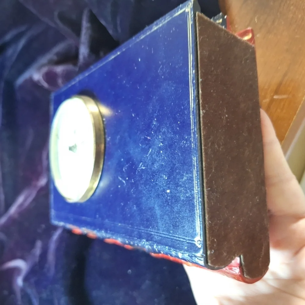Vintage Style Faux Books Bookend Clock